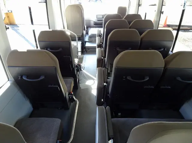 トヨタ コースター SKG-XZB60(2WD)の写真13