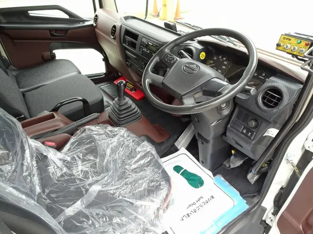 日野 レンジャー 2DG-GC2ABA(2WD)の写真4