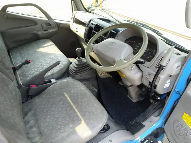 トヨタ ダイナ PB-XZU301H(2WD)の写真4