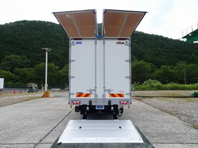 いすゞ フォワード 2RG-FRR90T4(2WD)の写真7