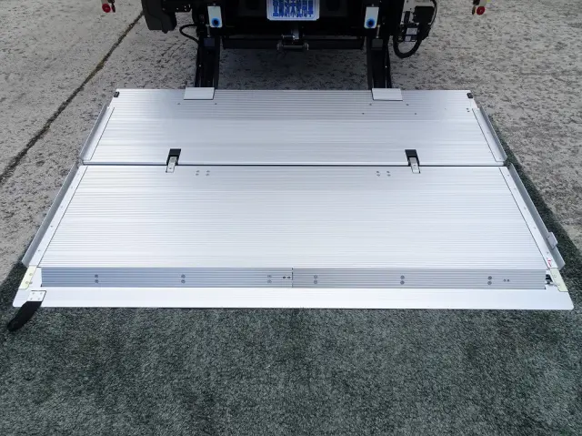 いすゞ フォワード 2RG-FRR90T4(2WD)の写真20