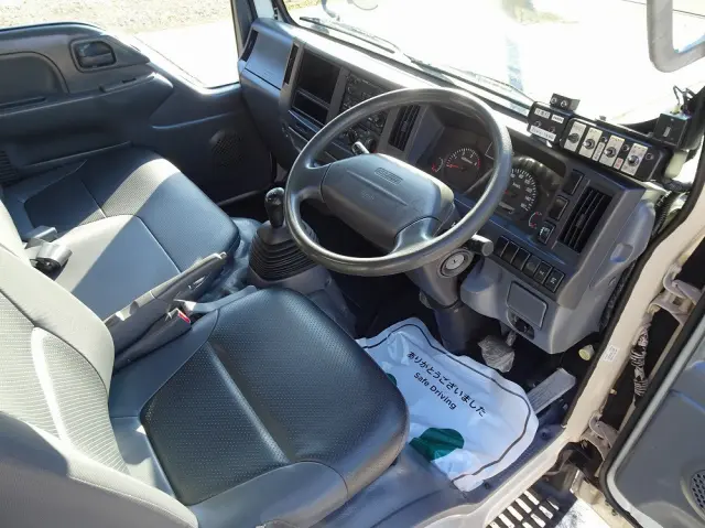 いすゞ エルフ SKG-NKR85YN(2WD)の写真4