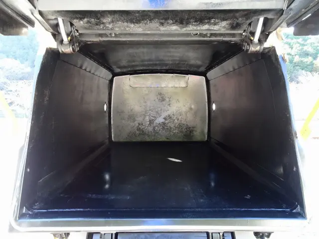 いすゞ エルフ SKG-NKR85YN(2WD)の写真8