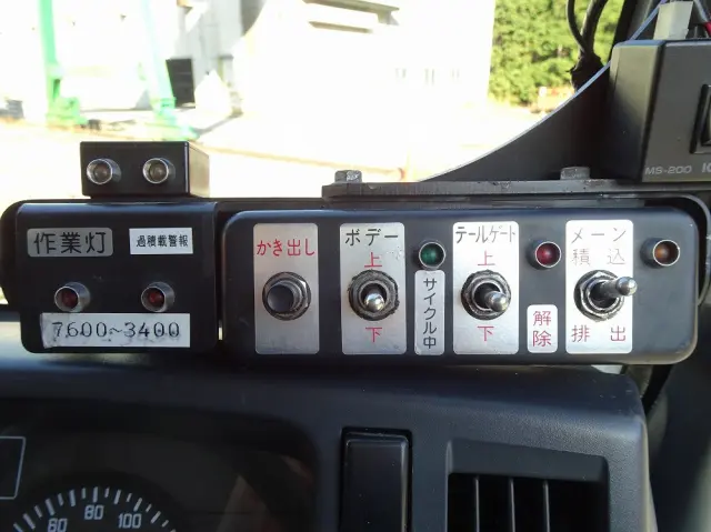 いすゞ エルフ SKG-NKR85YN(2WD)の写真39