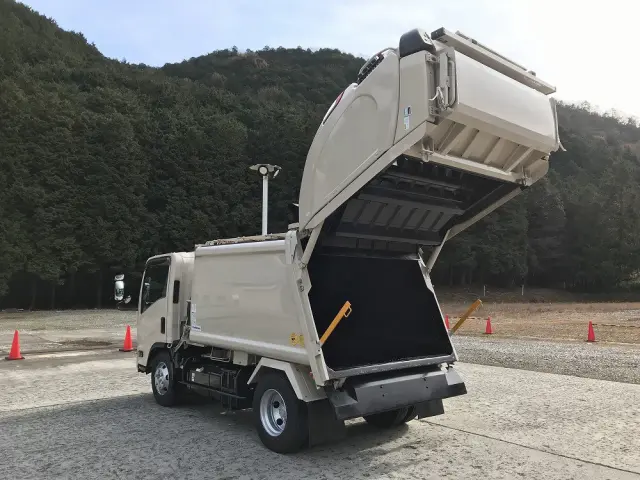 いすゞ エルフ 2PG-NPR88YN(2WD)の写真6