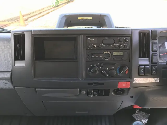 いすゞ エルフ 2PG-NPR88YN(2WD)の写真39