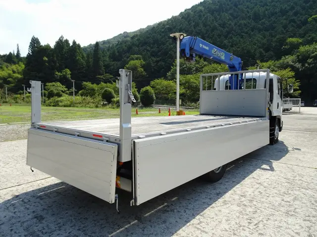 いすゞ フォワード LPG-FTR90S2(2WD)の写真2