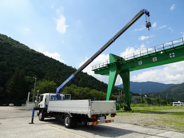 いすゞ フォワード LPG-FTR90S2(2WD)の写真6