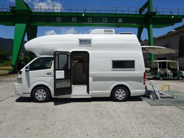 トヨタ ハイエース CBF-TRH221K(2WD)の写真7