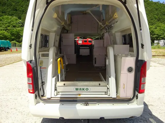 トヨタ ハイエース CBF-TRH221K(2WD)の写真8