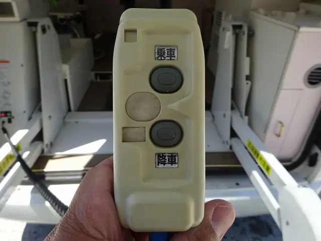 トヨタ ハイエース CBF-TRH221K(2WD)の写真14