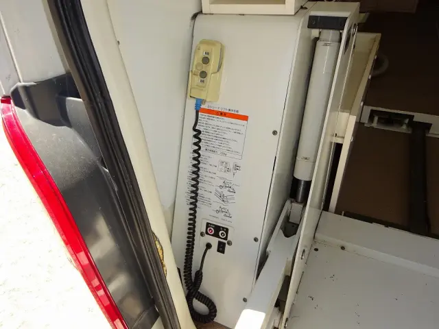 トヨタ ハイエース CBF-TRH221K(2WD)の写真15