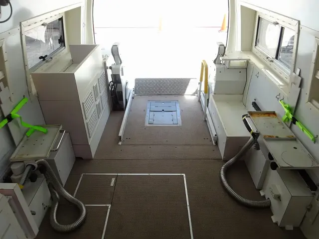 トヨタ ハイエース CBF-TRH221K(2WD)の写真22