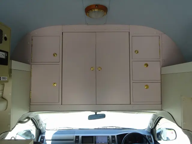 トヨタ ハイエース CBF-TRH221K(2WD)の写真23