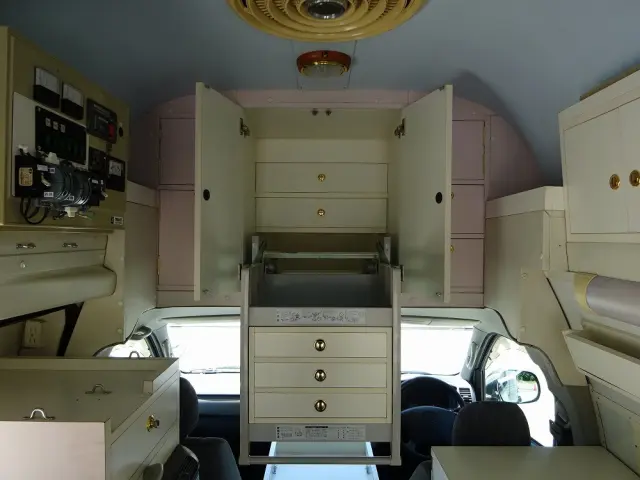 トヨタ ハイエース CBF-TRH221K(2WD)の写真24