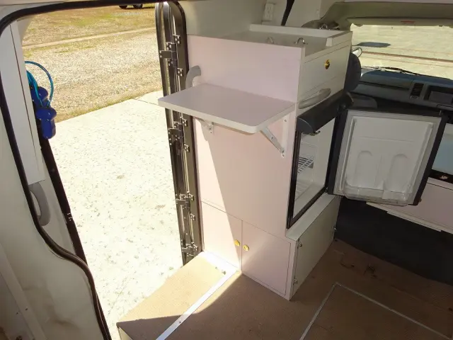 トヨタ ハイエース CBF-TRH221K(2WD)の写真25