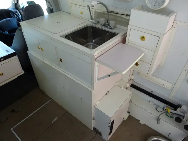 トヨタ ハイエース CBF-TRH221K(2WD)の写真26