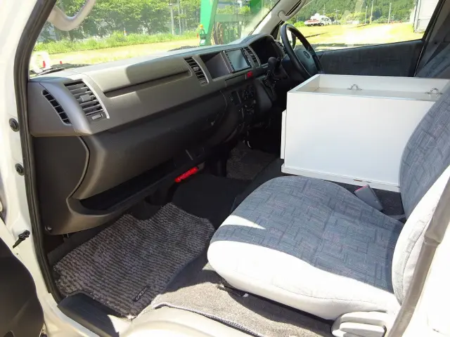 トヨタ ハイエース CBF-TRH221K(2WD)の写真35