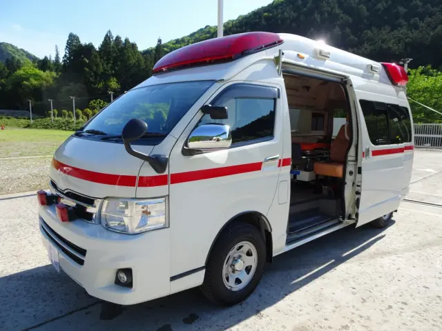 トヨタ ハイエース CBF-TRH226S(4WD)の写真1