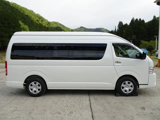 トヨタ ハイエースコミューター 3DF-GDH223B(2WD)の写真11