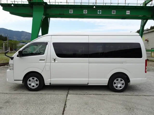 トヨタ ハイエースコミューター 3DF-GDH223B(2WD)の写真12