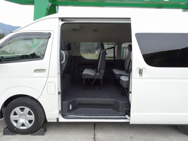 トヨタ ハイエースコミューター 3DF-GDH223B(2WD)の写真13