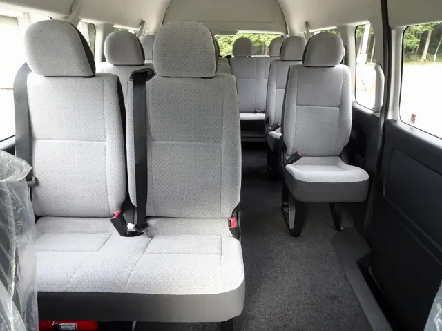 トヨタ ハイエースコミューター 3DF-GDH223B(2WD)の写真15