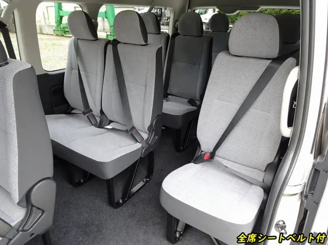 トヨタ ハイエースコミューター 3DF-GDH223B(2WD)の写真18