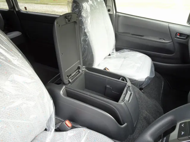 トヨタ ハイエースコミューター 3DF-GDH223B(2WD)の写真47