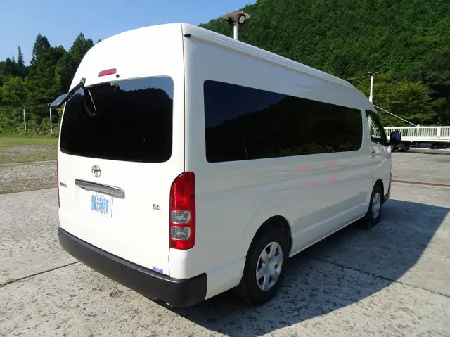 トヨタ ハイエースコミューター 3DF-GDH223B(2WD)の写真2