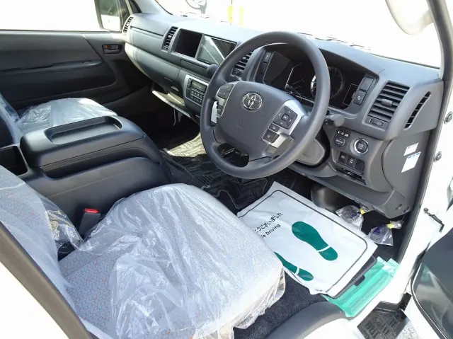 トヨタ ハイエースコミューター 3DF-GDH223B(2WD)の写真4