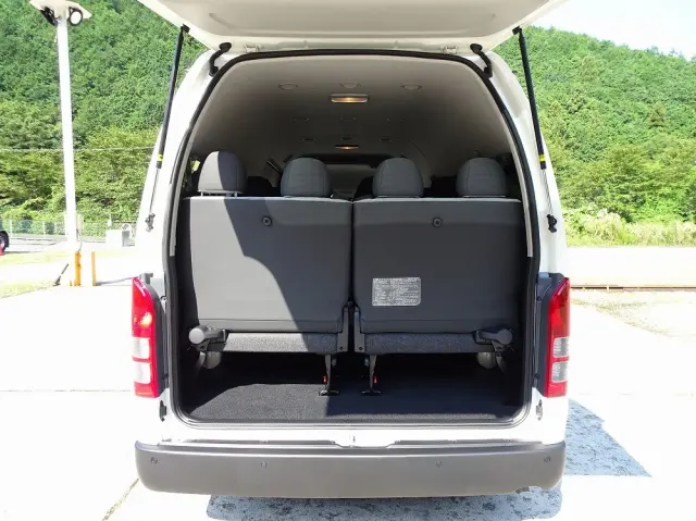 トヨタ ハイエースコミューター 3DF-GDH223B(2WD)の写真8