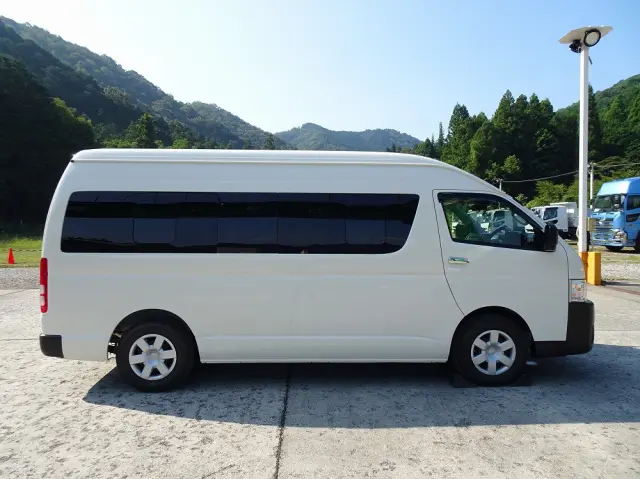 トヨタ ハイエースコミューター 3DF-GDH223B(2WD)の写真11