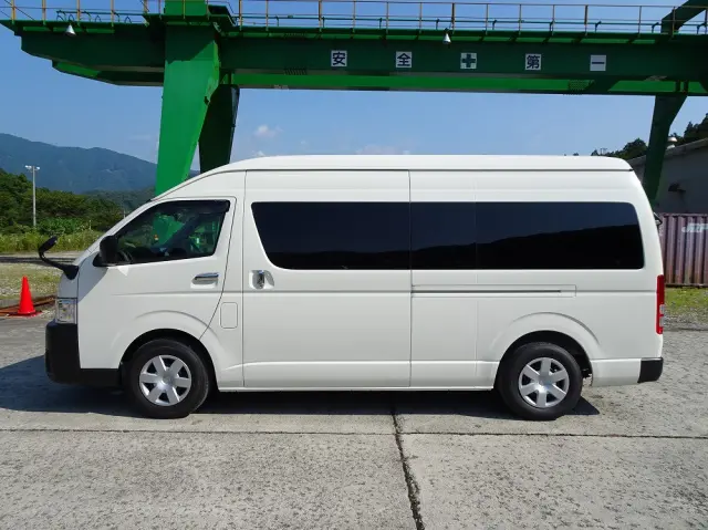 トヨタ ハイエースコミューター 3DF-GDH223B(2WD)の写真12