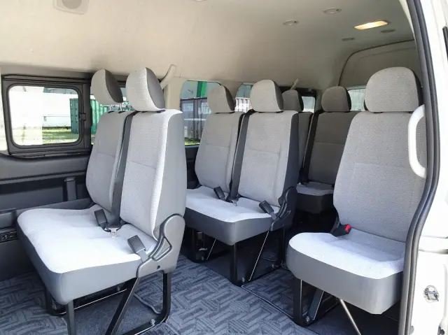 トヨタ ハイエースコミューター 3DF-GDH223B(2WD)の写真14