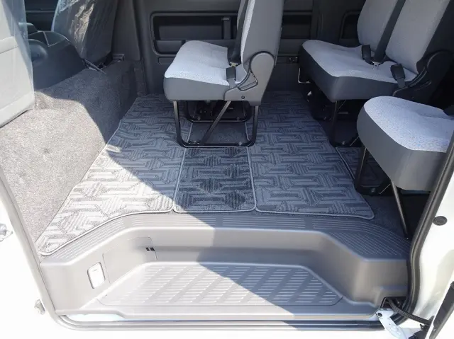 トヨタ ハイエースコミューター 3DF-GDH223B(2WD)の写真15