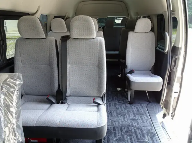 トヨタ ハイエースコミューター 3DF-GDH223B(2WD)の写真16