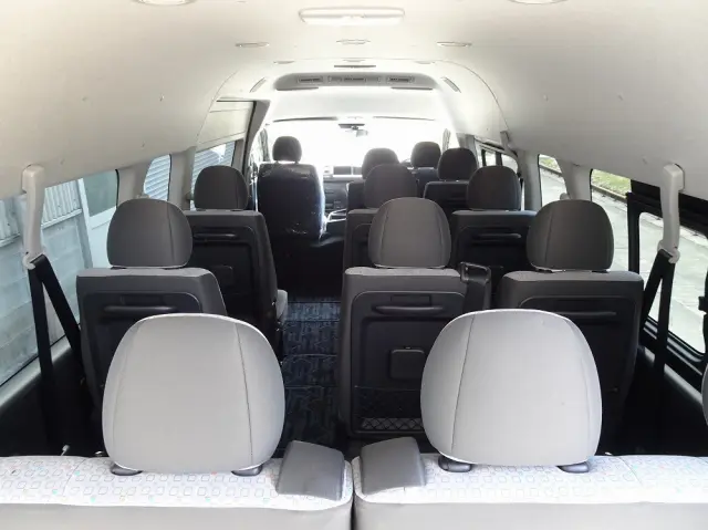 トヨタ ハイエースコミューター 3DF-GDH223B(2WD)の写真17