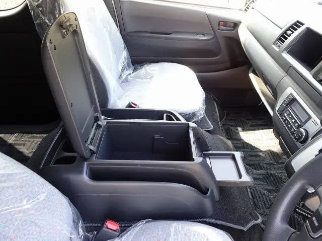 トヨタ ハイエースコミューター 3DF-GDH223B(2WD)の写真42