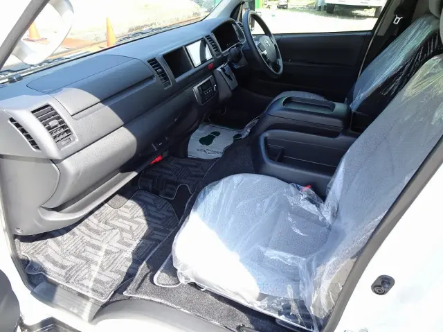 トヨタ ハイエースコミューター 3DF-GDH223B(2WD)の写真43