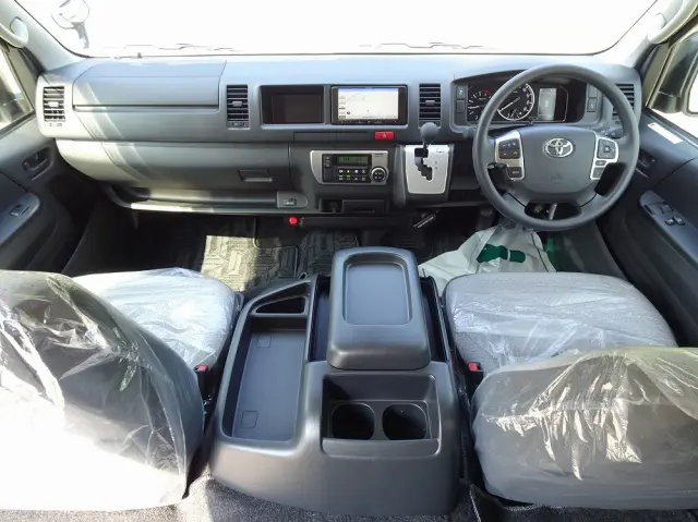 トヨタ ハイエースコミューター 3DF-GDH223B(2WD)の写真44