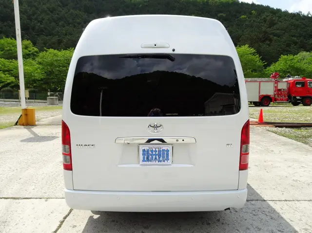 トヨタ ハイエースコミューター 3DF-GDH223B(2WD)の写真3