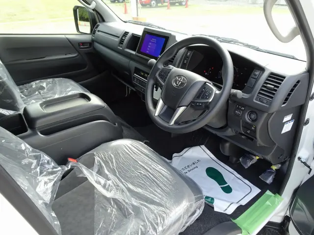 トヨタ ハイエースコミューター 3DF-GDH223B(2WD)の写真4