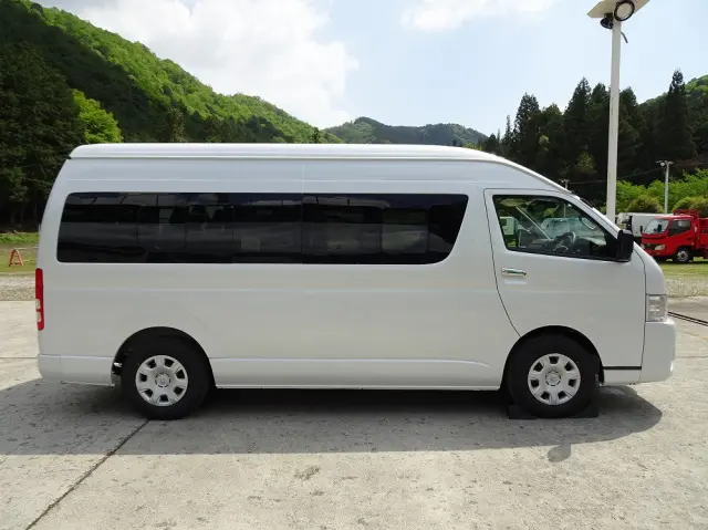 トヨタ ハイエースコミューター 3DF-GDH223B(2WD)の写真11
