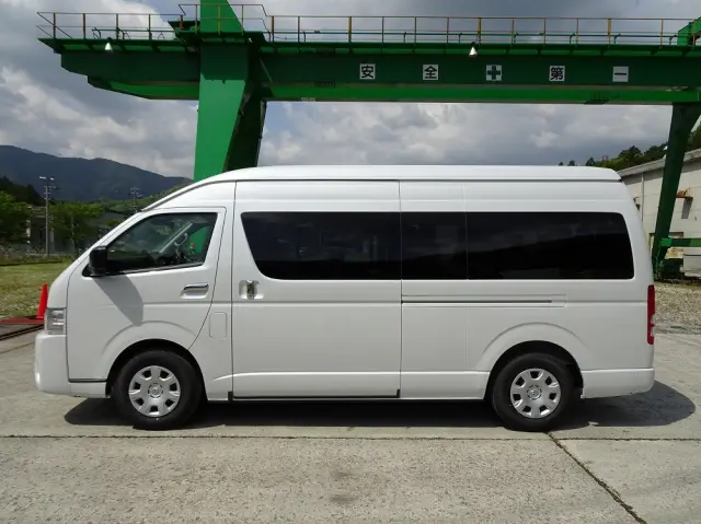 トヨタ ハイエースコミューター 3DF-GDH223B(2WD)の写真12