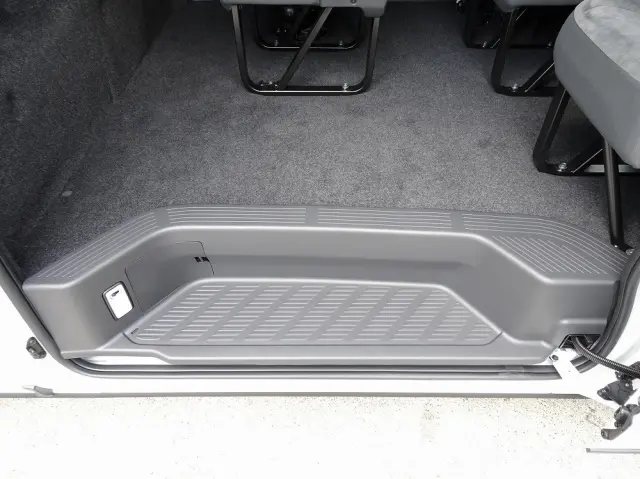 トヨタ ハイエースコミューター 3DF-GDH223B(2WD)の写真15