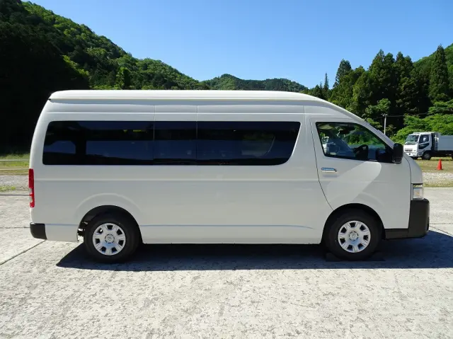 トヨタ ハイエースコミューター 3DF-GDH223B(2WD)の写真11