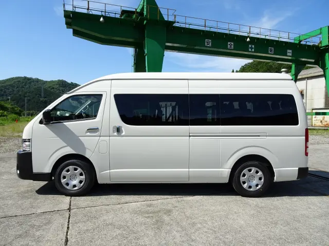 トヨタ ハイエースコミューター 3DF-GDH223B(2WD)の写真12