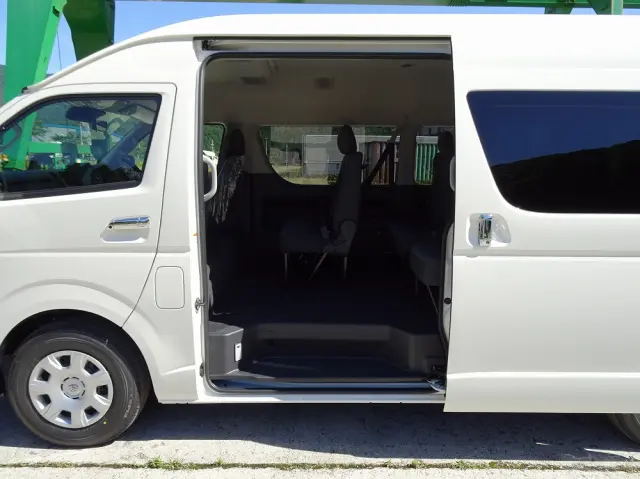 トヨタ ハイエースコミューター 3DF-GDH223B(2WD)の写真13