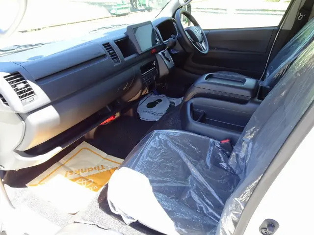 トヨタ ハイエースコミューター 3DF-GDH223B(2WD)の写真43